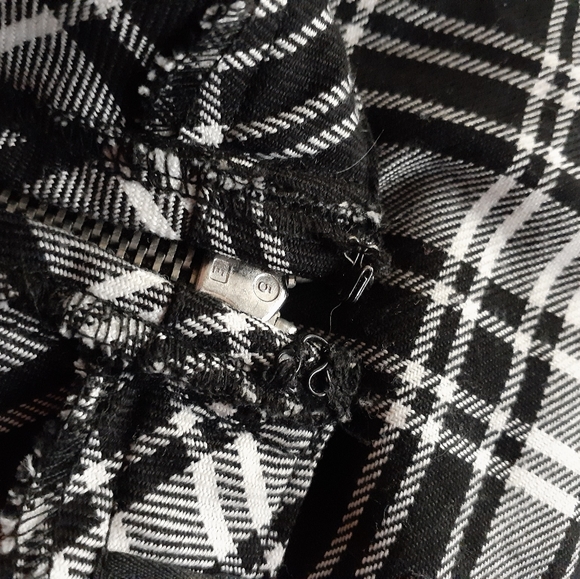 Tripp NYC Daang Goodman Plaid Skirt with Starps - Picture 5 of 5